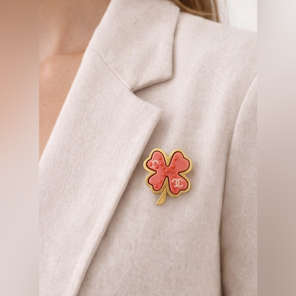 Chanel CC Pink Four-Leaf Clover Lapel Pin/Brooch with Gold-Tone Trim